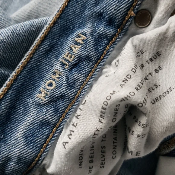American Eagle Outfitters Mom Jeans with Distressed Details - Picture 5 of 7
